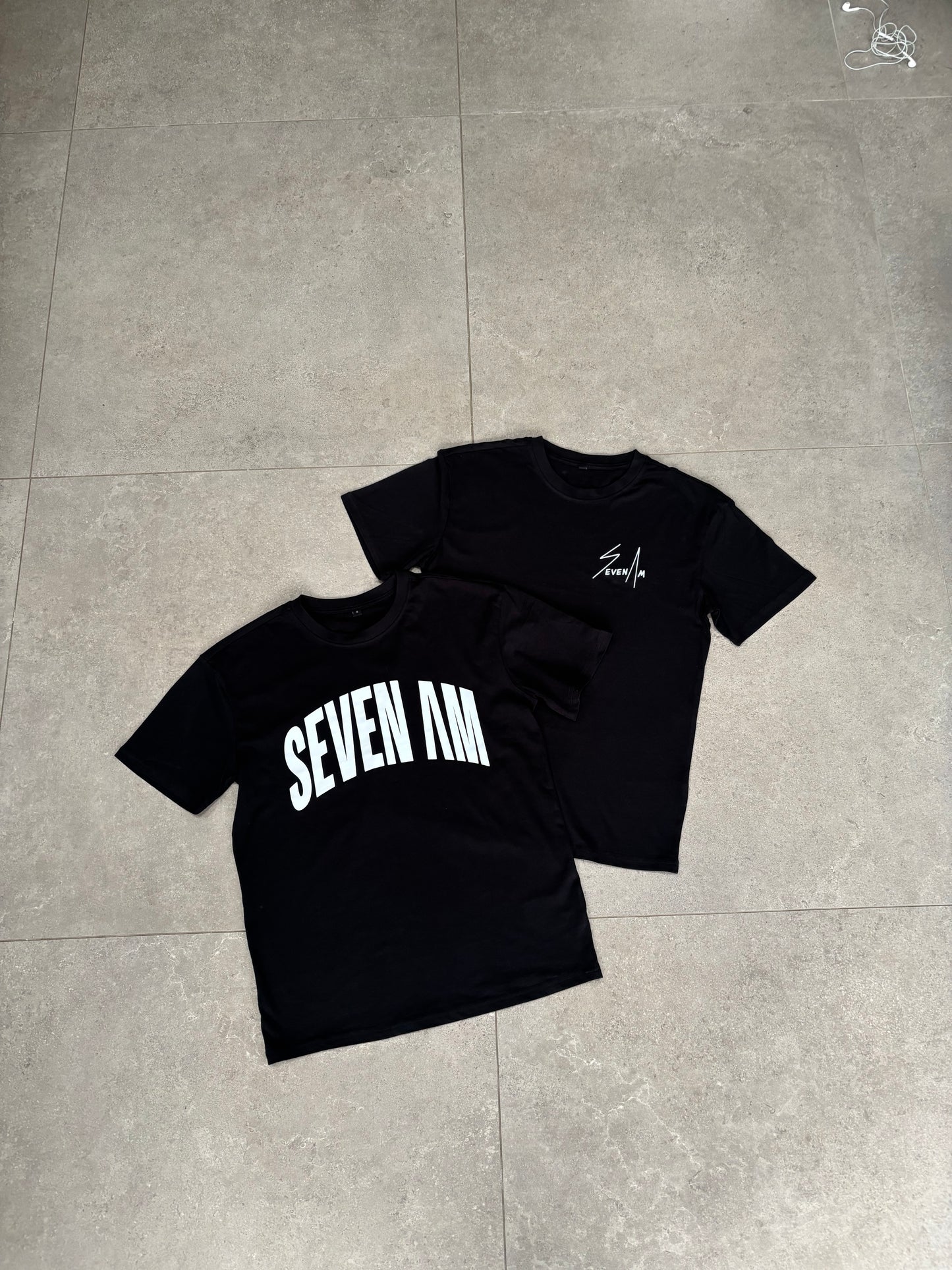 Arch Logo Tee [dubh]