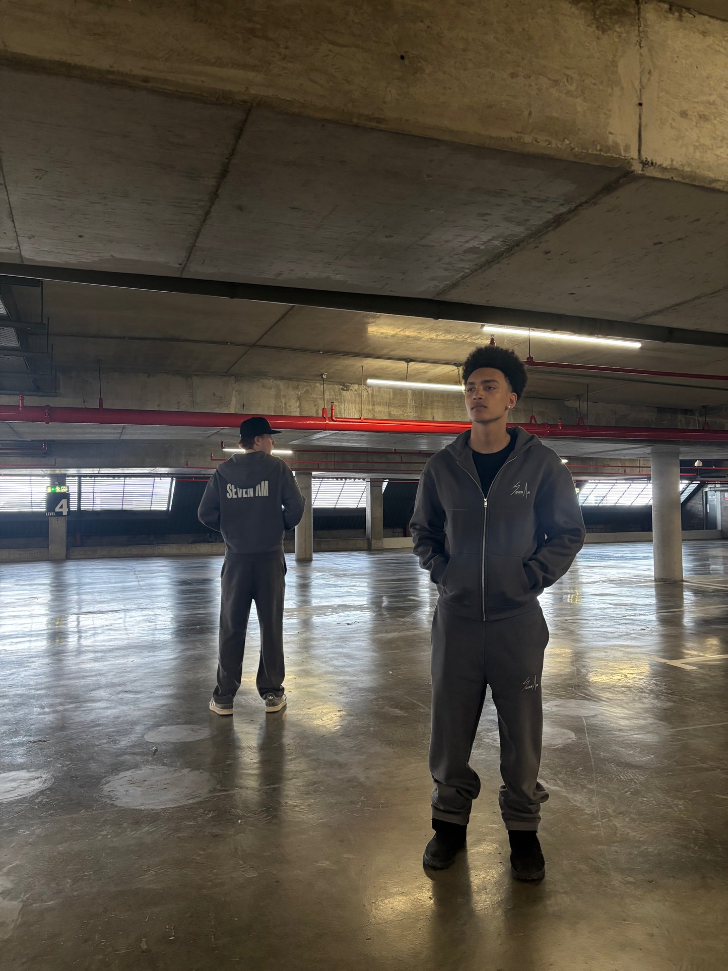Straight-Legged Joggers [charcoal]