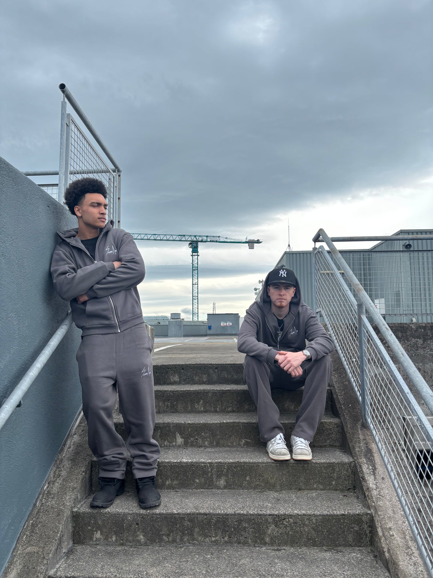 Straight-Legged Joggers [charcoal]