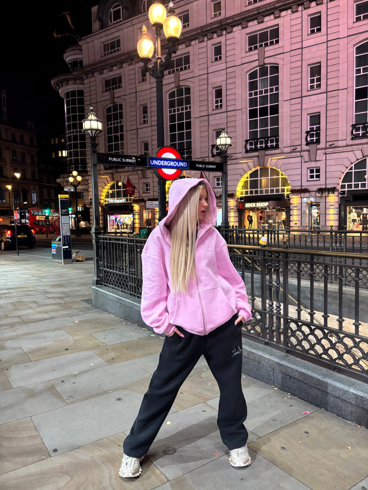 Straight-Legged Joggers [Jet-Black]